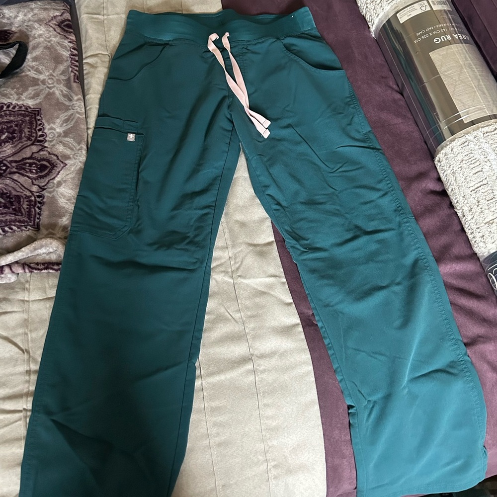 FIGS Kade cargo scrub pant